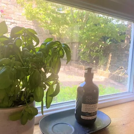 Colourful Vintage-styled In Lovely Southville *