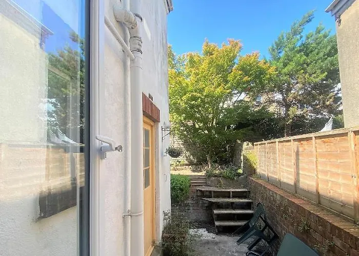 Colourful Vintage-styled In Lovely Southville Бристоль