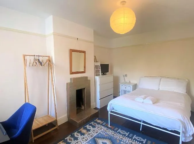 Будинок відпочинку Colourful Vintage-styled In Lovely Southville Бристоль