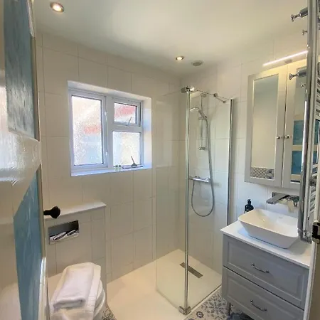 Colourful Vintage-styled In Lovely Southville Bristol