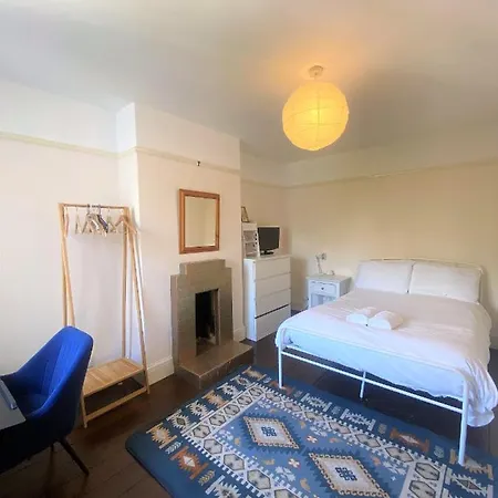 Vakantiehuis Colourful Vintage-styled In Lovely Southville Bristol