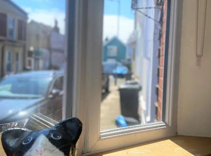 Colourful Vintage-styled In Lovely Southville * Bristol